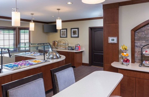 Canton Condo | Equipped Suite | Free Daily Breakfast, Shared Hot Tub + Pool