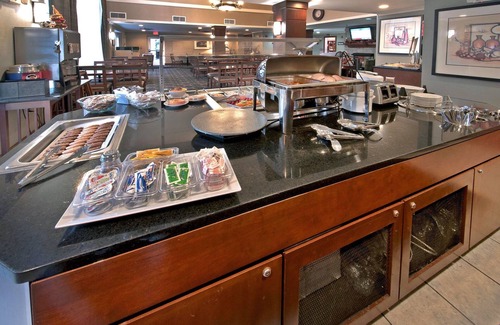 Graysville Condo | Equipped Suite Near Hamilton Place Mall | Indoor Pool + Gym Access