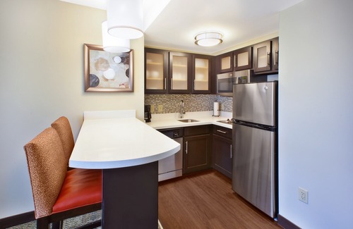 Mayfield Heights Condo | Equipped Suite | 24-Hour Business Center, Fitness Center + Free Daily Breakfast