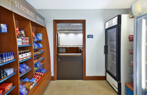 Mayfield Heights Condo | Equipped Suite | 24-Hour Business Center, Fitness Center + Free Daily Breakfast