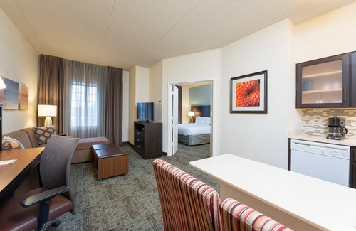 Oakbrook Terrace Condo | Equipped Suite Near the Heart of Chicago | Complimentary Breakfast