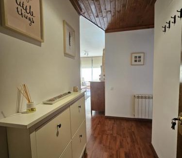 Les Apartment | Era tor de les