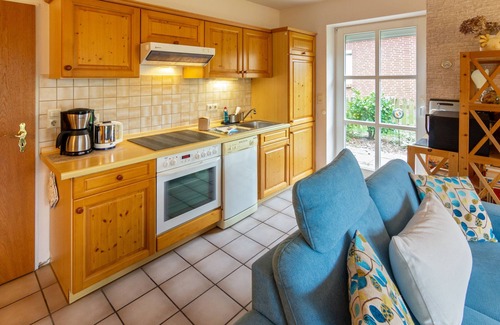 Dornum Apartment | Erdgeschoßwohnung Friesenperle mit Terrasse und Garten