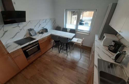 Kaltbrunn Apartment | Erdgeschoss 75 m2 Großer Parkplatz WLAN Terrasse 30 m2 Übernachtung Unterkunft