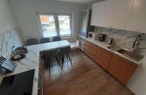 Kaltbrunn Apartment | Erdgeschoss 75 m2 Großer Parkplatz WLAN Terrasse 30 m2 Übernachtung Unterkunft