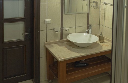 Yesilyurt Koyu Hotel | Erguvanlı Ev