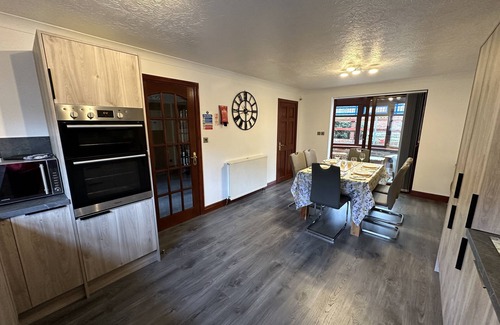 Muston Cottage | ERIC HOUSE, family friendly, with open fire in Filey