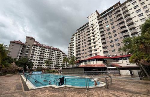 Taman Tanjung Apartment | ERICCA 3 Bedroom Seaview Suite, Glory Beach Resort, PD