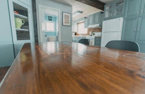 Town of Essex Cottage | Erie Breeze Cottage, right on Lake Erie, EPIC wine route!