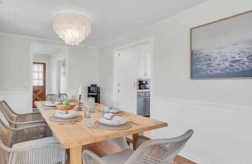 Selkirk House | Erie Cove with Sauna (sleeps 7)