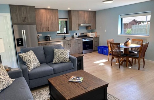 Salmo House | Erie Creek House - sleeps 4