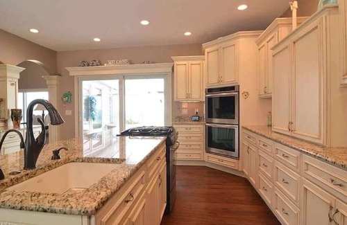 Lorain House | Erie Escape - Lakefront Lake Erie w/Pool