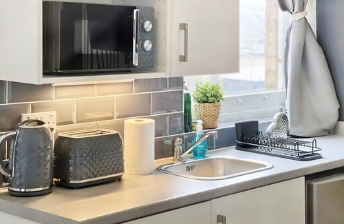 Waddon House | Erin Court Mansions - Suite 13
