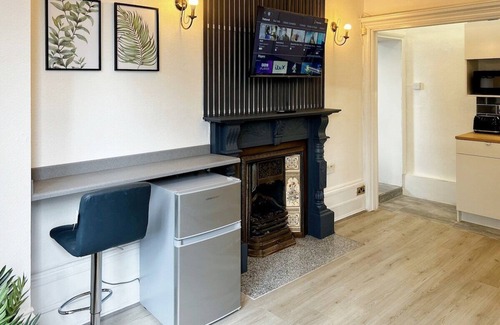 Waddon House | Erin Court Mansions - Suite 10