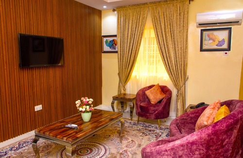 Opebi Hotel | ERITH APARTMENT AND SUITES