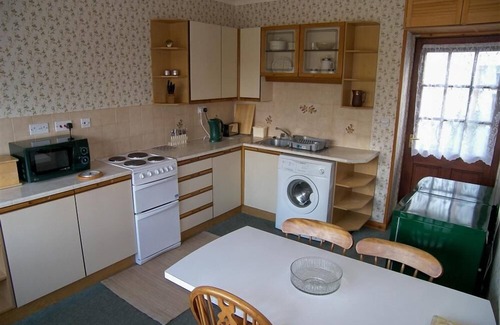 Castle Douglas Cottage | Ernambrie Cottage - a cottage that sleeps 6 guests in 2 bedrooms