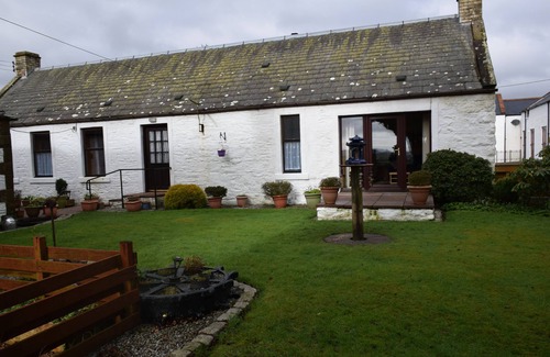 Castle Douglas Cottage | Ernambrie Cottage - a cottage that sleeps 6 guests in 2 bedrooms