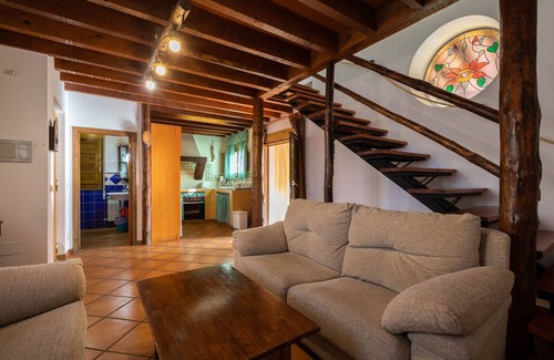 Pajares de la Lampreana House | ERNESTO HOUSE. PORCH, GARAGE AND GARDEN.