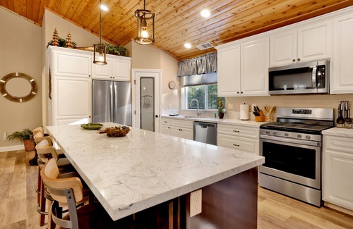 Woodlands Cabin | Erwin Lake Palace~ Relaxing Modern Family Retreat~