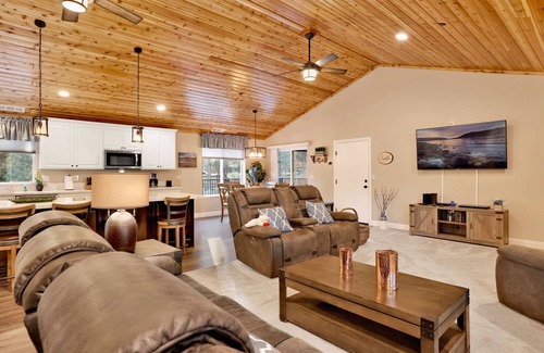 Woodlands Cabin | Erwin Lake Palace~ Relaxing Modern Family Retreat~