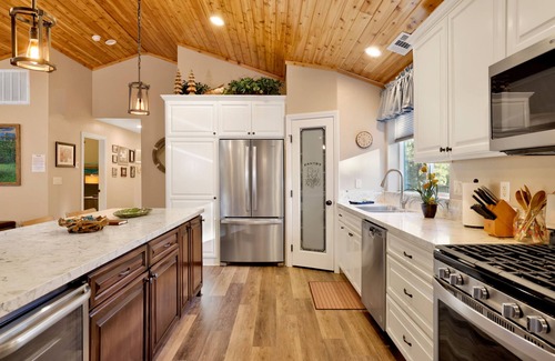 Woodlands Cabin | Erwin Lake Palace~ Relaxing Modern Family Retreat~