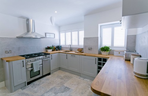 Menai Bridge Apartment | Eryl Mor - a coastal that sleeps 14 guests in 7 bedrooms