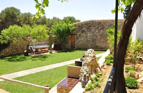 Castellet i la Gornal Villa | Holiday cottages surrounded by olive trees, grapevines and horses