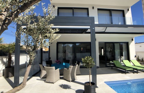 Guardamar del Segura House | Villa Bella - La Marina modern villa near the beach