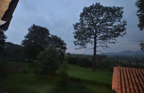 Tapalpa Cottage | Es una cabaña para relajarse, con grandes espacios y amplios jardines