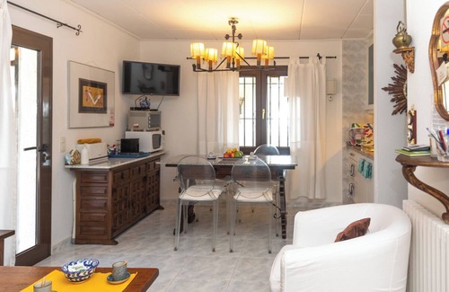 Vall-Llobrega Apartment | Apartment in villa. EXCLUSIVE USE OF A MAGNIFICENT SALT POOL.