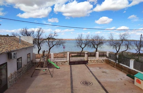 Villafranca de los Caballeros Apartment | Apartment in Lagunas de Villafranca, ideal to disconnect