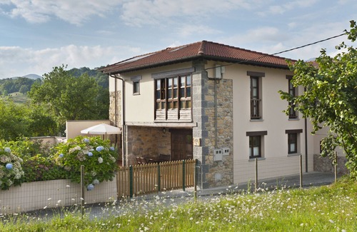 Villar de Huergo Cottage | Larrionda 31. Village House in Asturias.