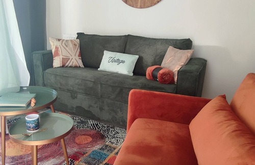 Blagnac Apartment | Escal' Home Appart Design au Pied de L'aéroport, Parkings, Terrasse