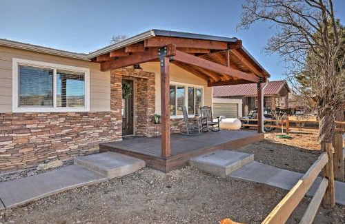 Escalante House | Escalante Home with Yard, Porch and Mtn Views!