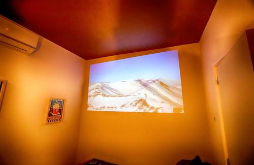 Saint-Ambroix Apartment | Escapade en famille en appartement - Ciné privé, balnéo et jardin
