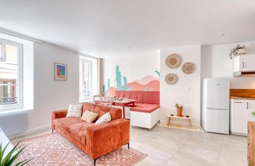 Montluel Apartment | Escapade en sable doré - T3