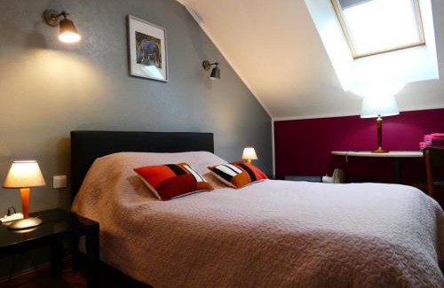 Saint-Hilaire-sur-Yerre House | Escapade Paisible: Gîte pour 8 à Saint-Hilaire-sur-Yerre, Jardin Clos, Proche Chateaudun et Chartres - FR-1-581-131