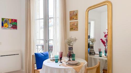 Pere Lachaise Apartment | Escapade parisienne stylée