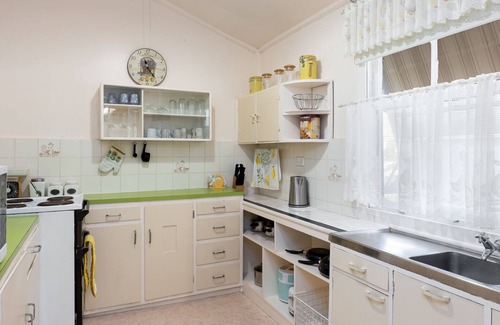 Nambucca Heads House | Escape from it all at Crooked Cottage, your peaceful retreat nestled in the heart of Nambucca Heads.