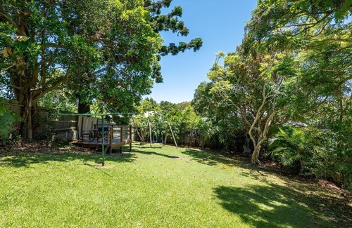 Nambucca Heads House | Escape from it all at Crooked Cottage, your peaceful retreat nestled in the heart of Nambucca Heads.