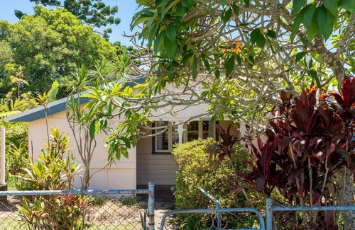 Nambucca Heads House | Escape from it all at Crooked Cottage, your peaceful retreat nestled in the heart of Nambucca Heads.