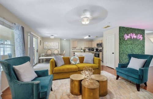 Waller House | Escape Haven: Pool, Backyard Bliss, Sunroomnn