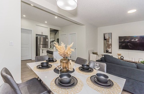 Northwest Edmonton House | Escape in Style/King Bed/Disney/Near WEM
