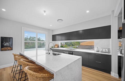Diamond Beach House | Escape - Just 62 Steps to the gorgeous Diamond Beach