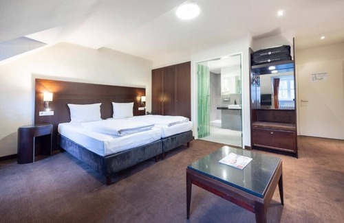 Heiligenhaus Hotel | Escape Room With Garden Near Velbert Forest Pets Allowed Parking Included