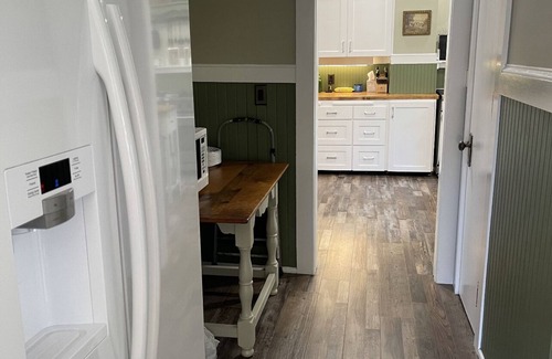 Unadilla House | Escape the City- 5-star Huge Craftsman style home on Main St. Built in 1915