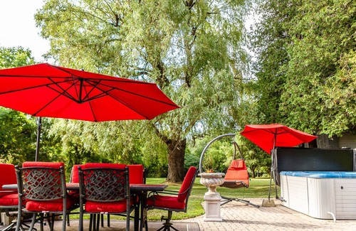 Hamilton House | Escape the city and relax surrounded by nature