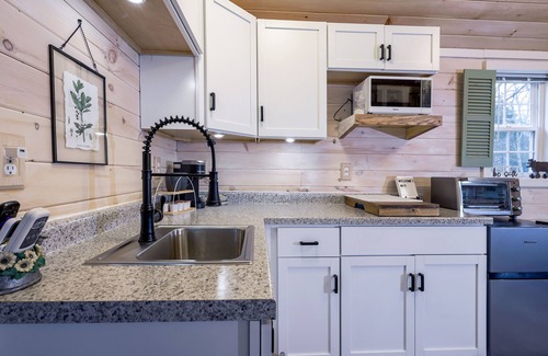 Corinth Cabin | Escape the city at "In the Meadow," a serene cabin in Kentucky's countryside.