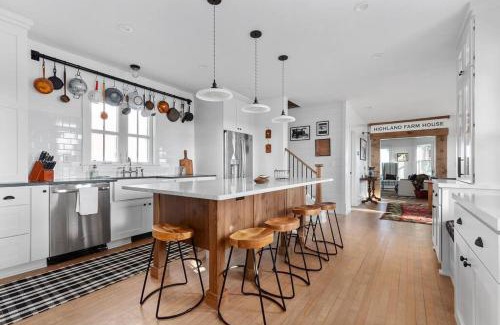 Van Dyne House | Escape the city life at The Highland Farmhouse