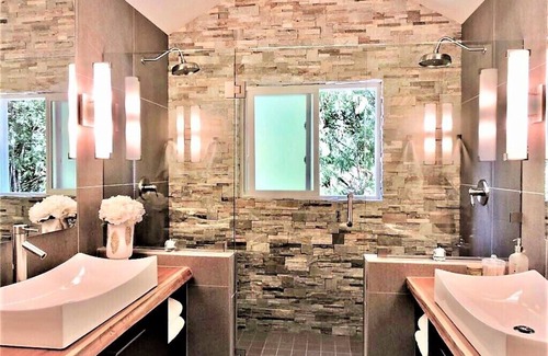 Sudden Valley House | Escape the city life! Amazing views of Lake Whatcom! Perfect patio with hot tub.